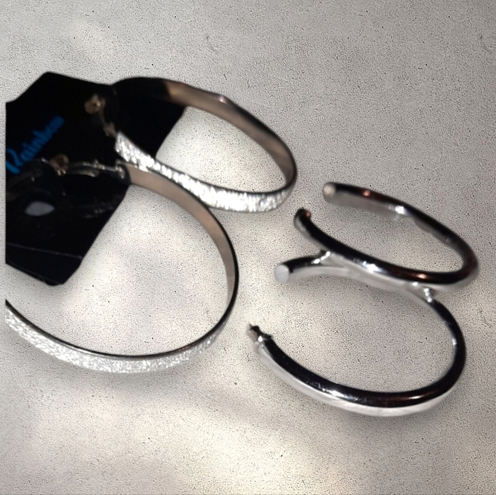 NWT hoop silvertone large classic large chunky sleek earrings plus bonus pair